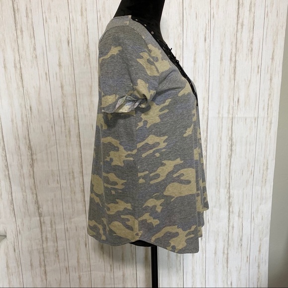 HIPPIE Chic NWT lace up camouflage short sleeve - Picture 3 of 9